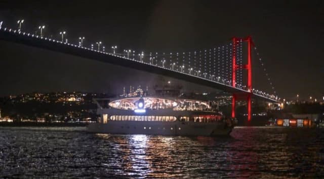 Arabic Bosphorus Night Cruise fifth image